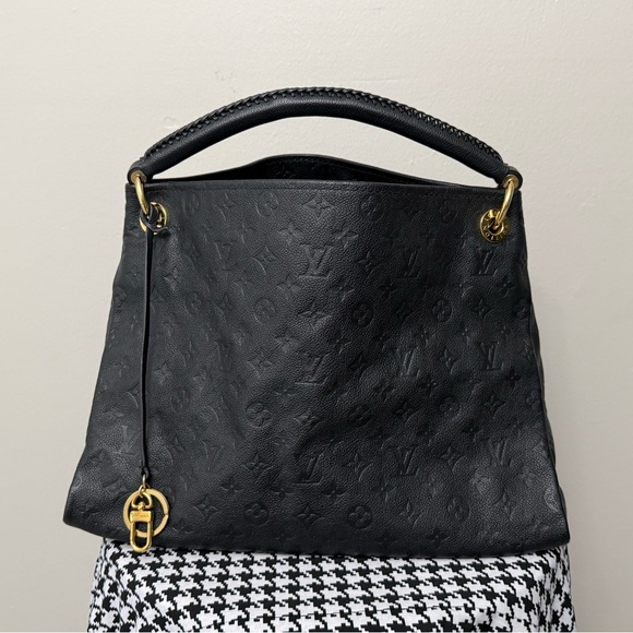 Louis Vuitton Handbags - Mint Condition - 100% Authentic Louis Vuitton Artsy MM
